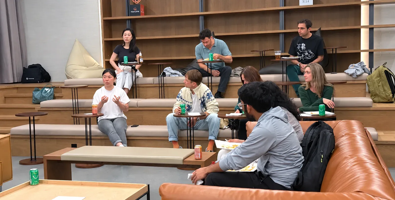 Researchers sharing perspectives during the science salon at Hanwha AI Center