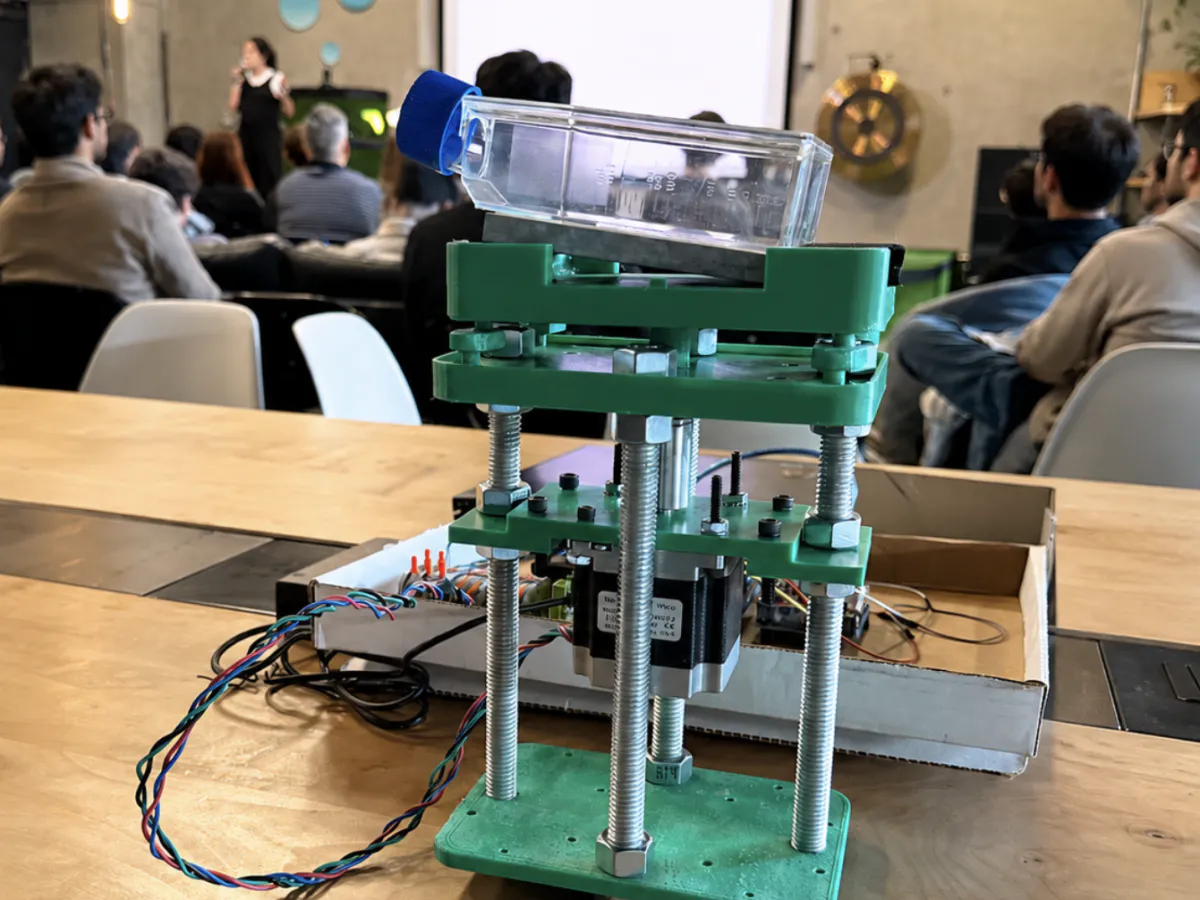 A custom DIY heat shaker built for the self driving lab